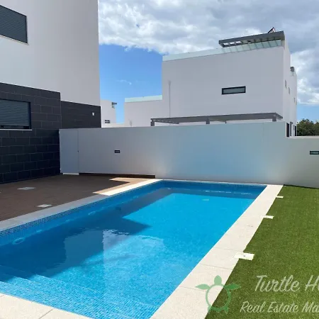 2 Bedroom With Pool And Garage For 2 Cars Lägenhet *