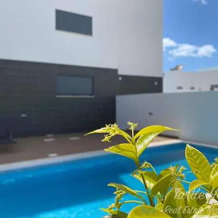 2 Bedroom With Pool And Garage For 2 Cars